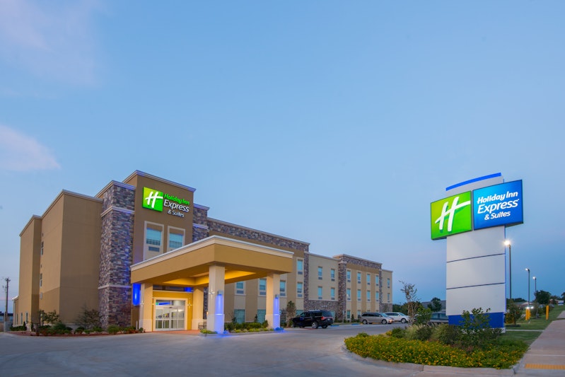 Holiday Inn Express and Suites Stillwater – University Area
