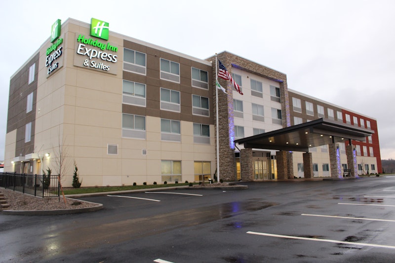 Holiday Inn Express and Suites Marietta