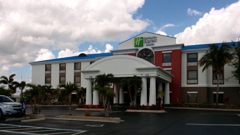 HOLIDAY INN EXP STES OKEECHOBE