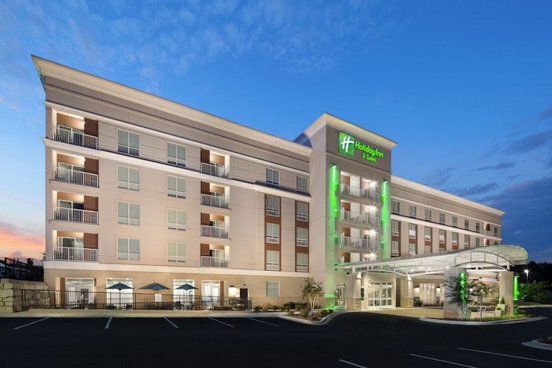 Holiday Inn Hotel and Suites Arden – Asheville Airport