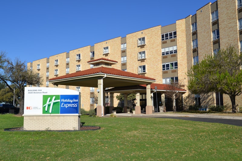 Holiday Inn Express – Military Building 592