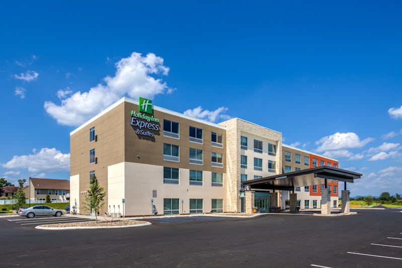 Holiday Inn Express and Suites Milroy – Reedsville