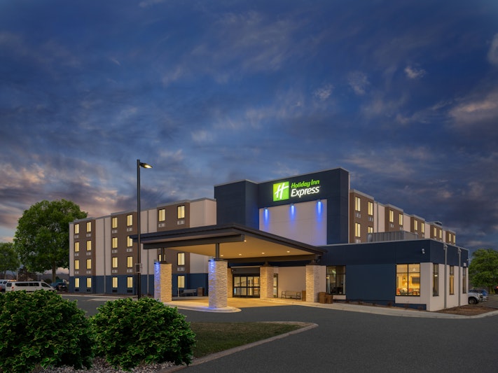 Holiday Inn Express Minneapolis West – Plymouth