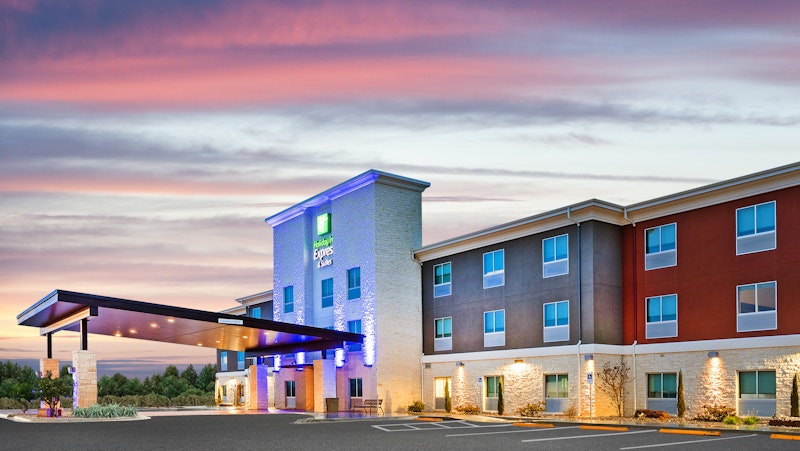 Holiday Inn Express and Suites Junction