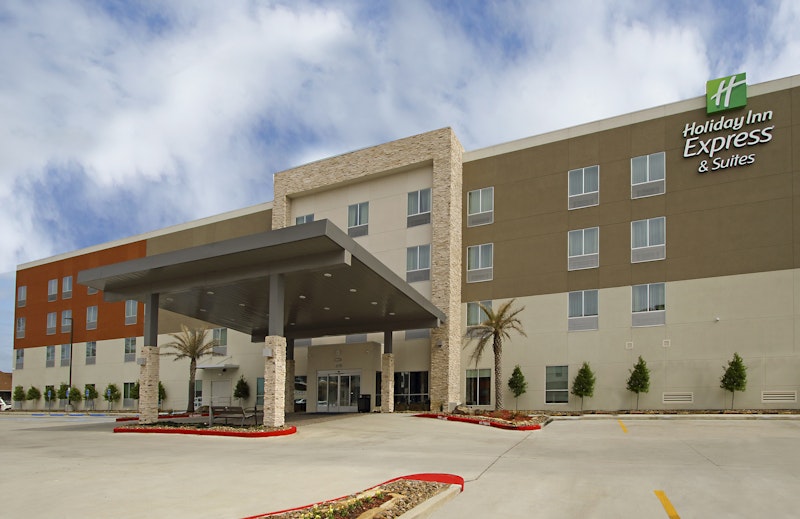 Holiday Inn Express and Suites Lake Charles South