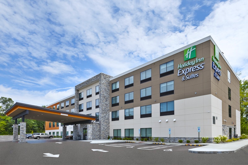 Holiday Inn Express and Suites Painesville – Concord
