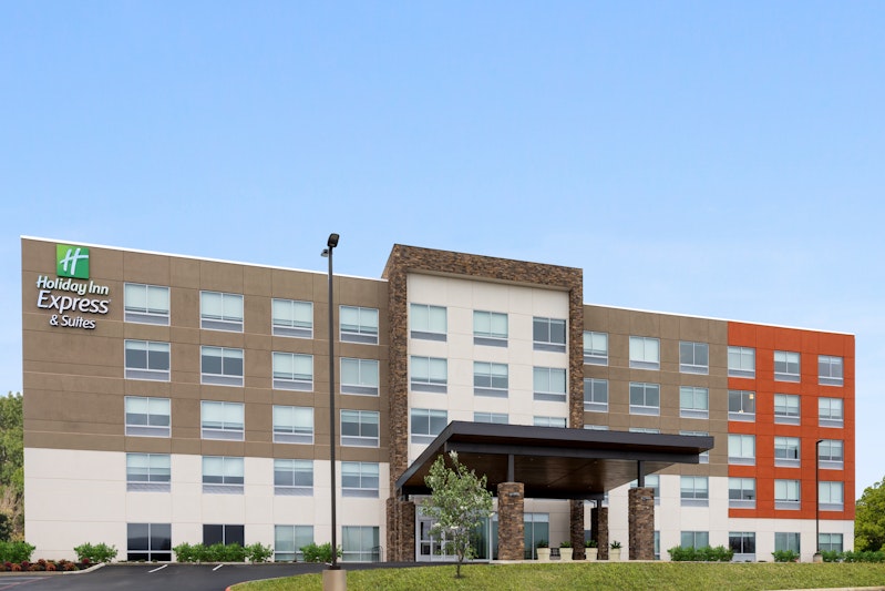 Holiday Inn Express and Suites Waynesboro East