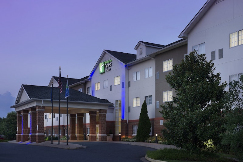 Holiday Inn Express and Suites Charlottesville – Rukersville