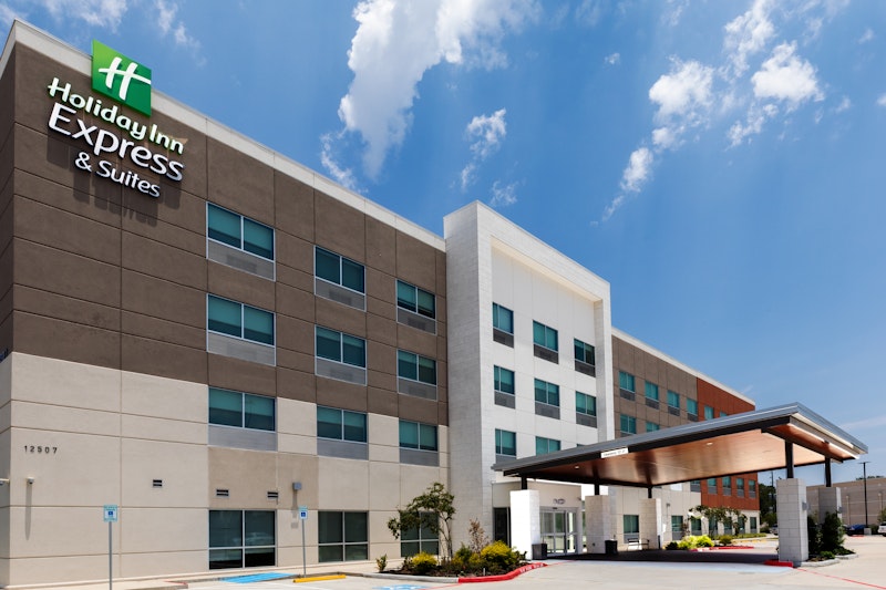 Holiday Inn Express and Suites Stafford NW – Sugar Land