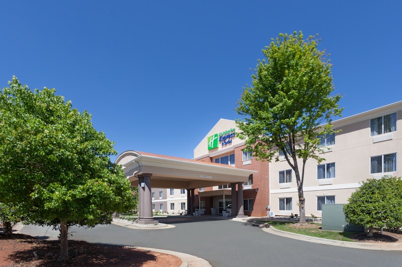 HOLIDAY INN EXP SUITES MEBANE