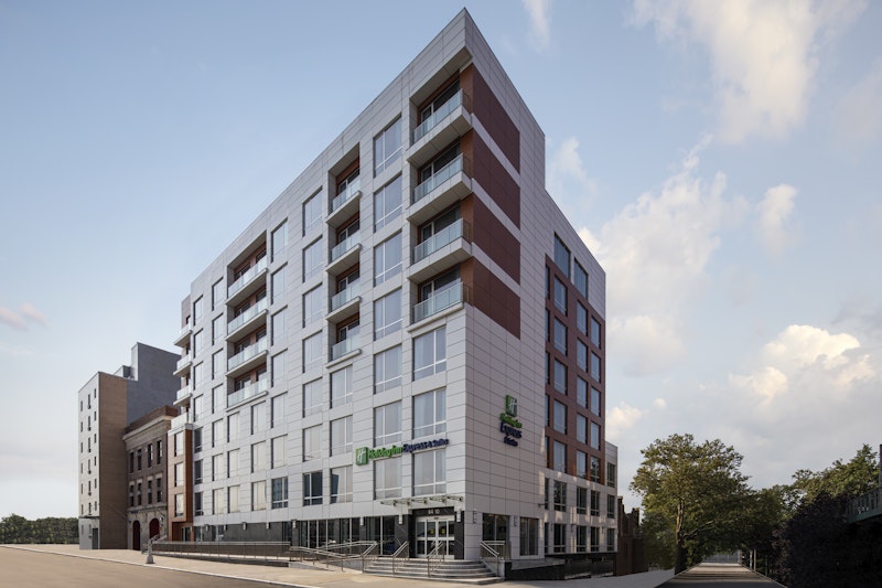 Holiday Inn Express and Suites Woodside LaGuardia Airport