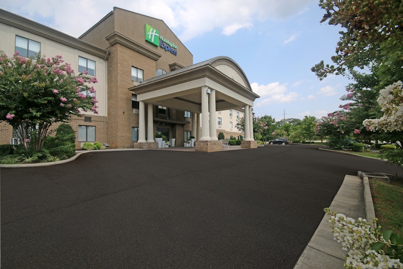 HOLIDAY INN EXPRESS TROUTVILLE
