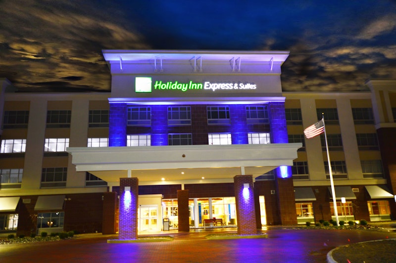 Holiday Inn Express and Suites Toledo South – Perrysburg