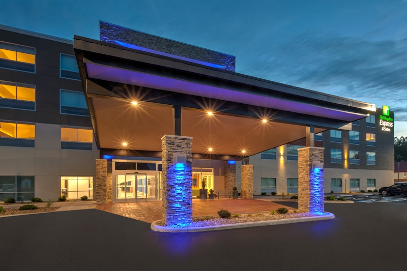Holiday Inn Express and Suites Milan – Sandusky Area
