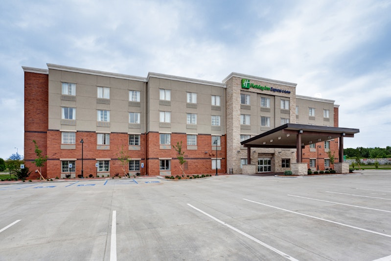Holiday Inn Express and Suites Manhattan