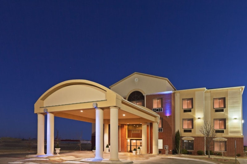 HOLIDAY INN EXP STE PLAINVIEW