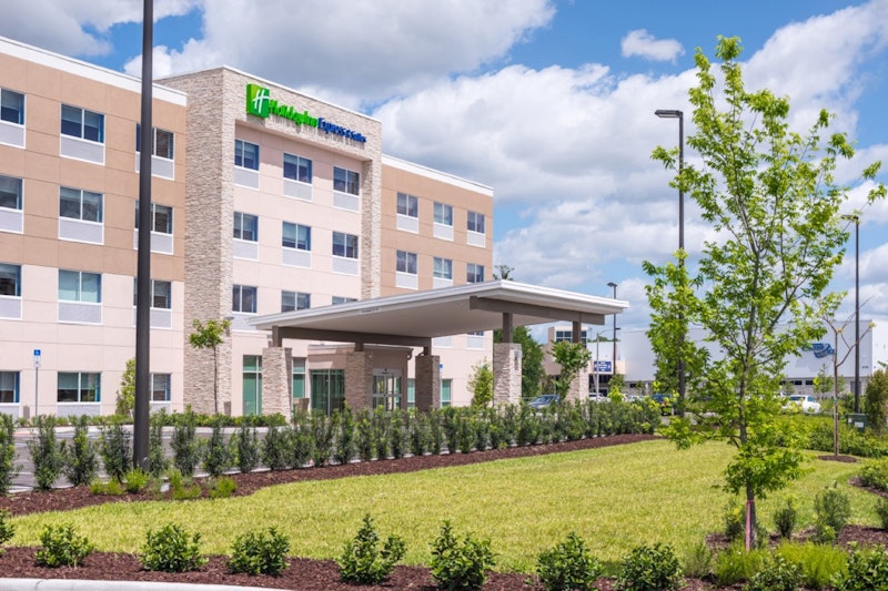 Holiday Inn Express and Suites Tampa North – Wesley Chapel