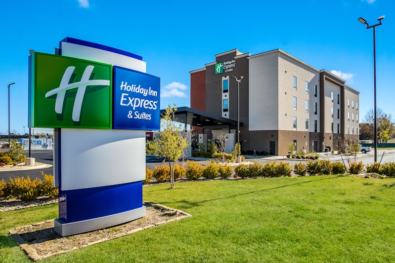 Holiday Inn Express and Suites Tulsa East – Catoosa