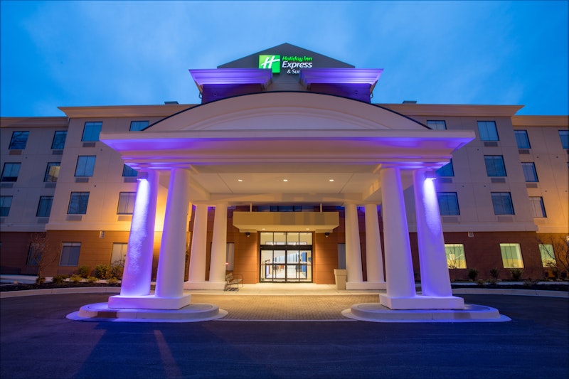Holiday Inn Express and Suites Owings Mills-Baltimore Area