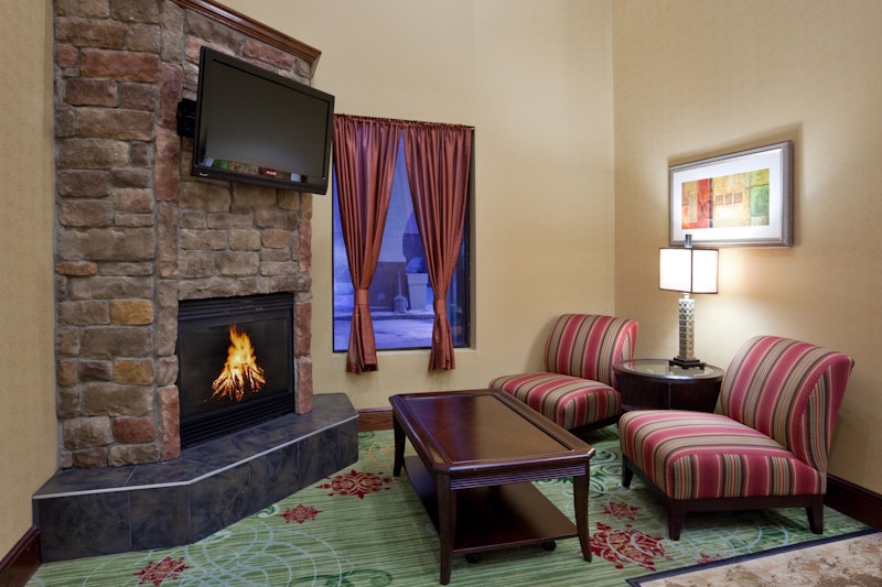 HOLIDAY INN EXPSTE STREETSBORO