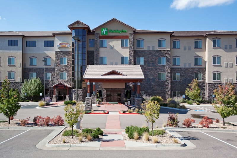 HOLIDAY INN SELECT