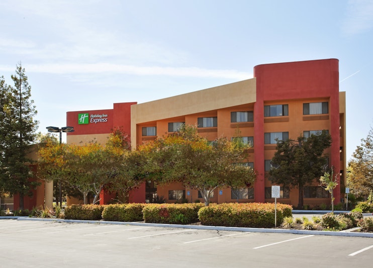 HOLIDAY INN EXPRESS UNION CITY