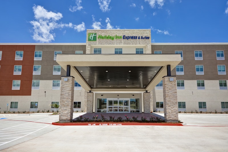 Holiday Inn Express and Suites Houston NASA – Boardwalk Area