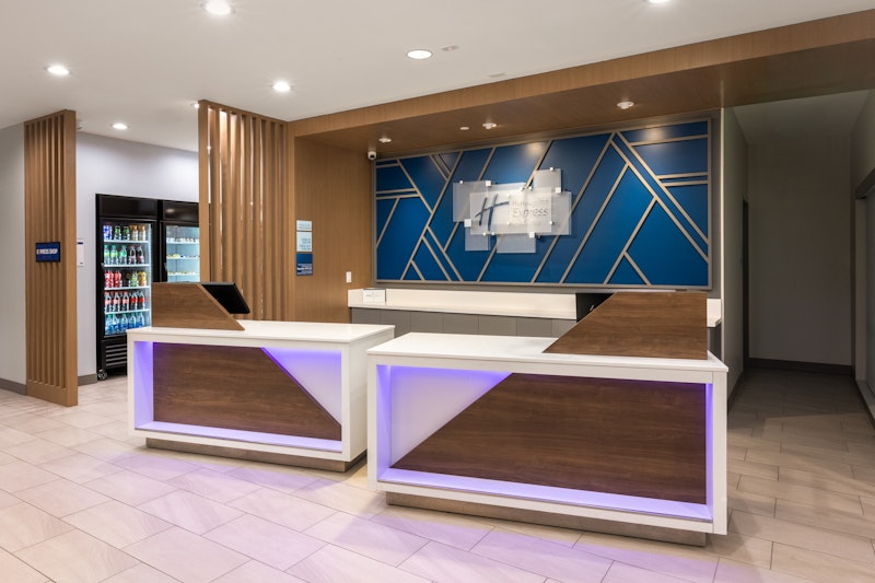 Holiday Inn Express and Suites Hawaiian Gardens