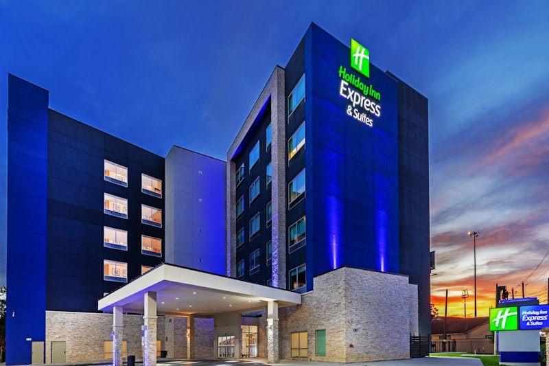Holiday Inn Express and Suites Houston – Downtown North