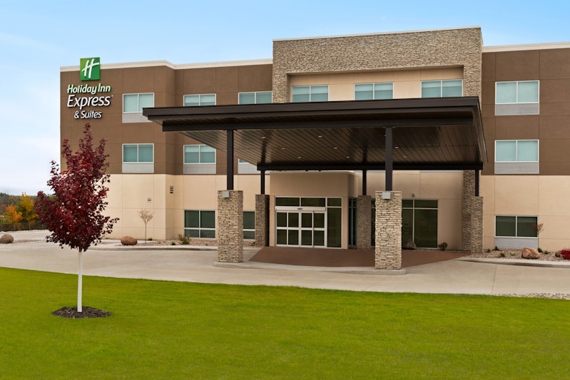 Holiday Inn Express and Suites Beaver Dam