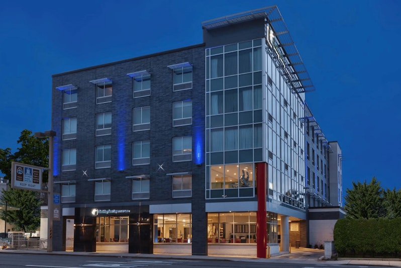 Holiday Inn Express and Suites Jersey City – Holland Tunnel