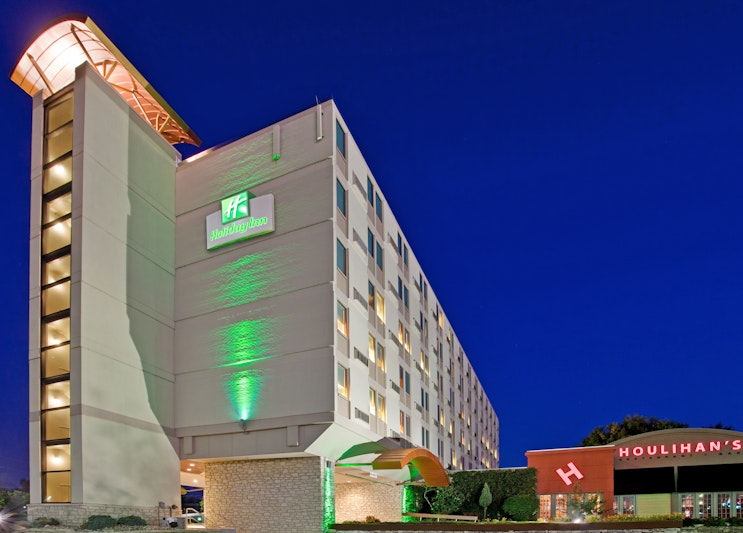 HOLIDAY INN MANHATTAN CAMPUS