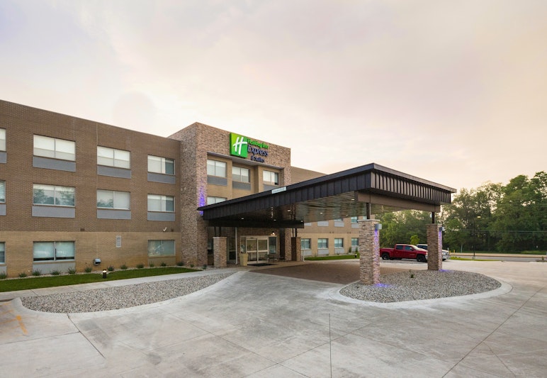 Holiday Inn Express and Suites Portage