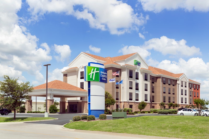 HOLIDAY INN EXP STES SHAWNEE