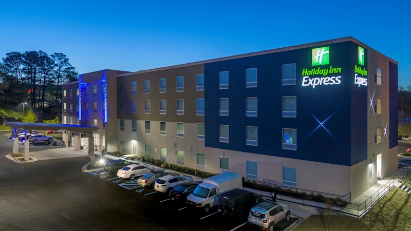 Holiday Inn Express and Suites Huntsville – Space Center