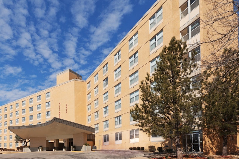 Holiday Inn Express – Military Allin/Aultman Hall