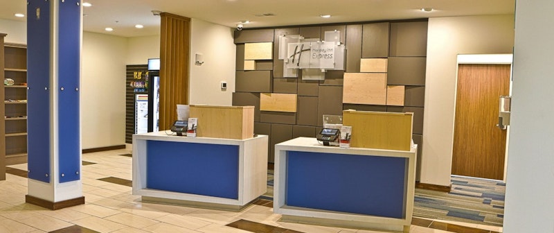 HOLIDAY INN EXPRESS MCCOMB