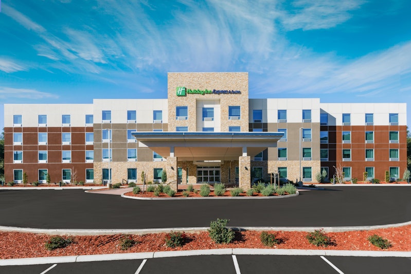 Holiday Inn Express and Suites Oakhurst-Yosemite Park Area