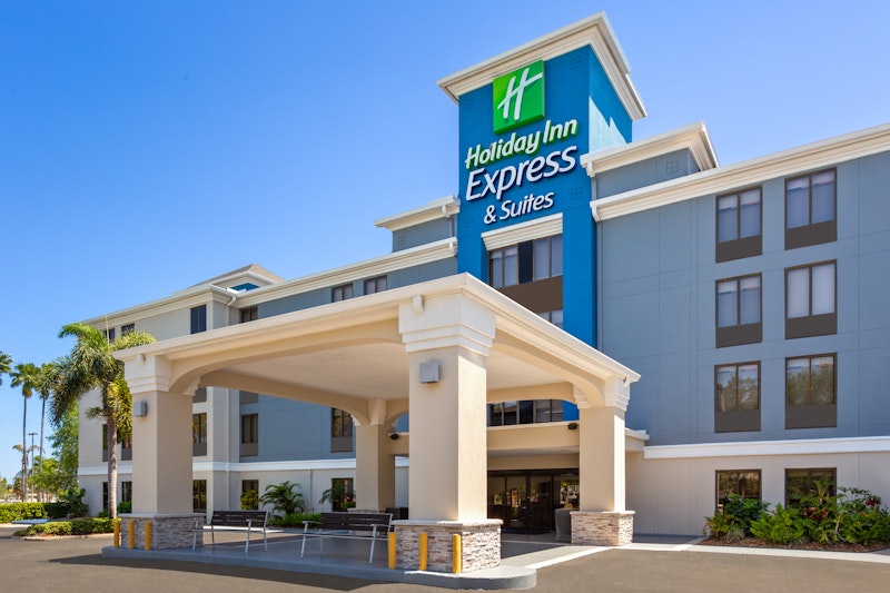 HOLIDAY INN EXP STES ROCKY PT