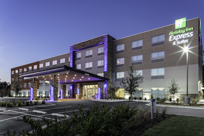 Holiday Inn Express and Suites Wilmington West – Medical Park