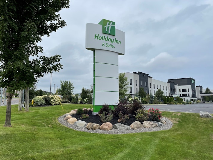 Holiday Inn Hotel and Suites Syracuse Airport – Liverpool