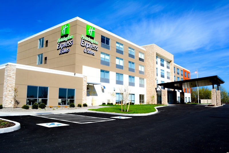 Holiday Inn Express & Suites OSWEGO