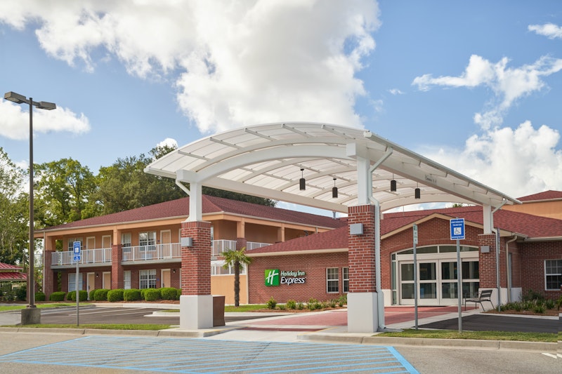 Holiday Inn Express – Military Building 6007