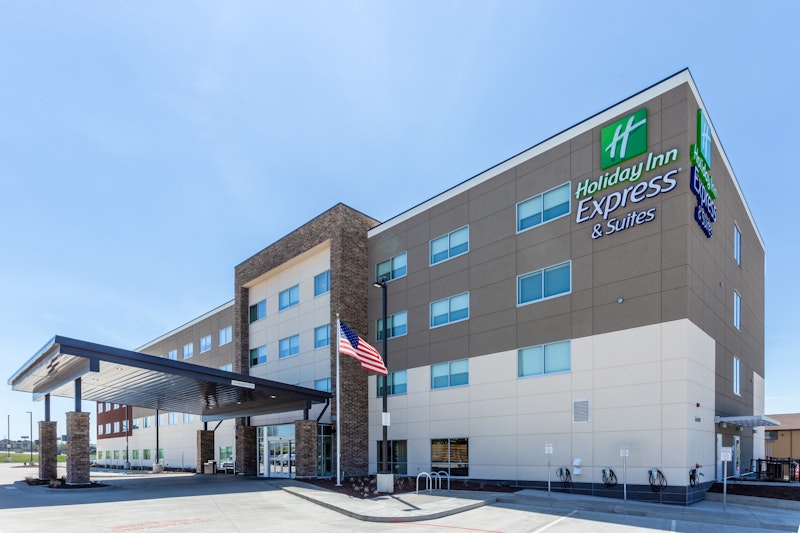 Holiday Inn Express and Suites Springfield North