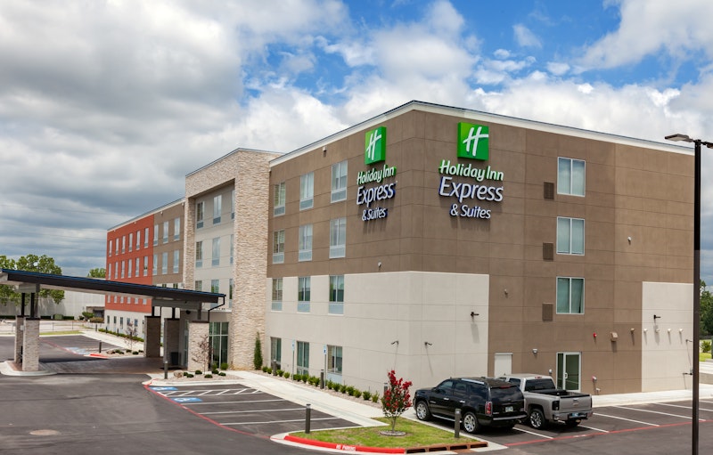 Holiday Inn Express and Suites Tulsa South – Woodland Hills