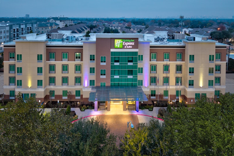 Holiday Inn Express and Suites Houston SW – Medical Ctr Area
