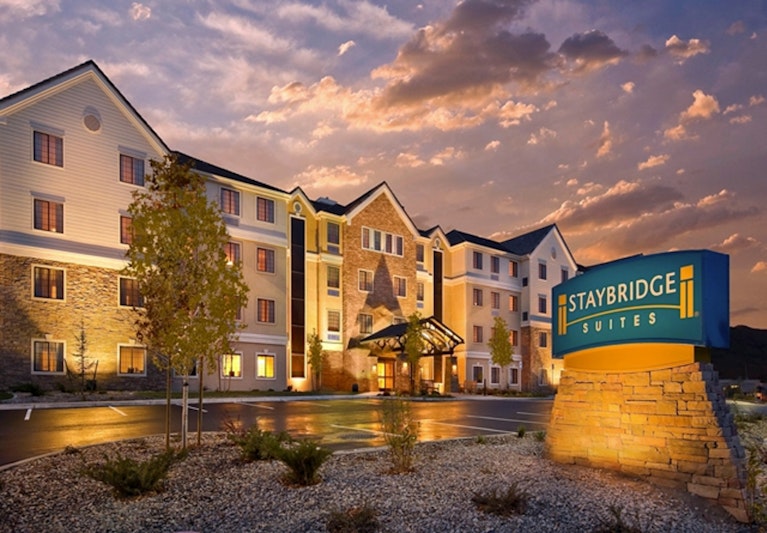 Staybridge Suites Rochester – Commerce DR NW