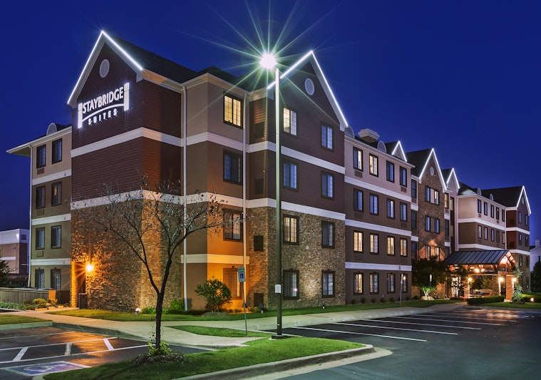 STAYBRIDGE STES WOODLAND HILLS