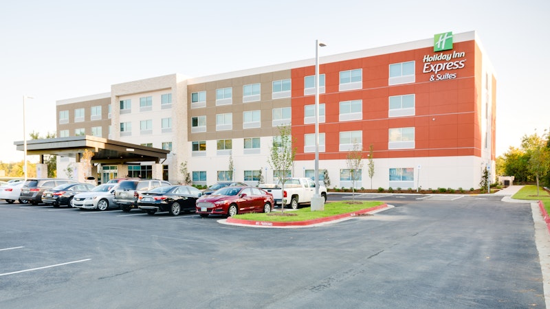 Holiday Inn Express and Suites Russellville