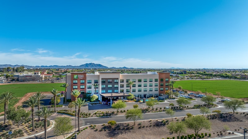 Holiday Inn Express and Suites Gilbert – Mesa Gateway Airport